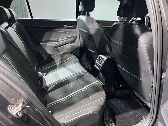 2022 Volkswagen Golf VIII, чёрный, 1970000 рублей - вид 10