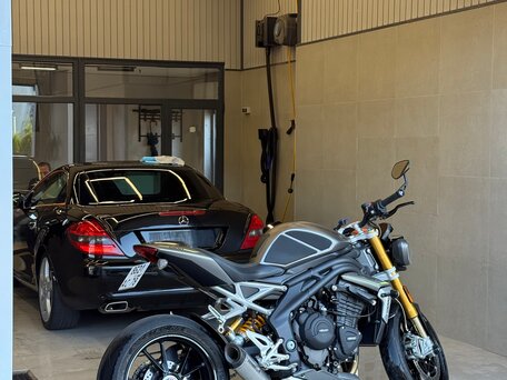 2021 Triumph Speed Triple, серебристый, 1750000 рублей, вид 4