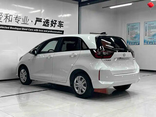 2023 Honda Fit Crosstar IV Рестайлинг, белый, 1361255 рублей, вид 4