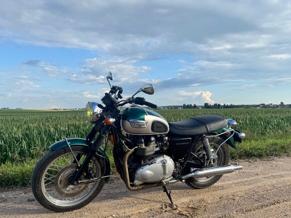 2001 Triumph Bonneville, зелёный, 380000 рублей