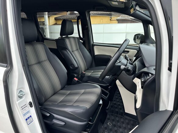 2021 Toyota Noah III (R80) Рестайлинг, белый, 1699000 рублей - вид 9