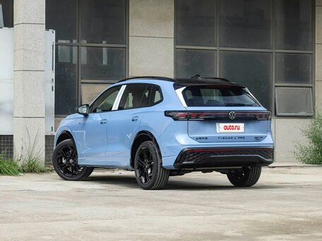 2026 Volkswagen Tiguan L Pro III (China Market), голубой, 4500000 рублей, вид 3