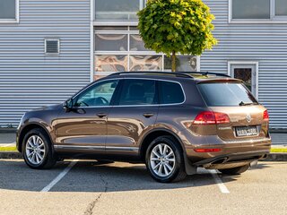 2014 Volkswagen Touareg II, коричневый, 1595000 рублей, вид 4