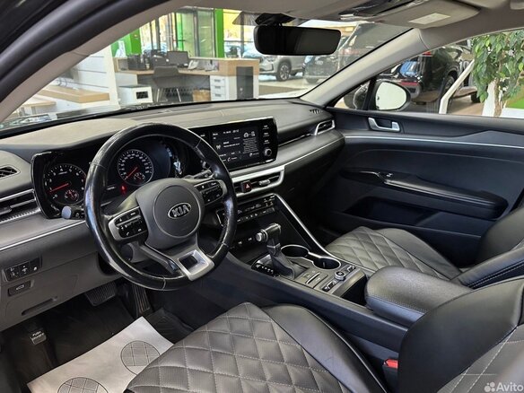 2020 Kia K5 III, чёрный, 1800000 рублей - вид 10