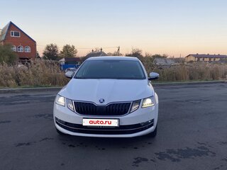 2019 Skoda Octavia III (A7) Рестайлинг, белый, 2070000 рублей, вид 2