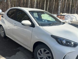 2020 Toyota Yaris IV, белый, 1100000 рублей, вид 5