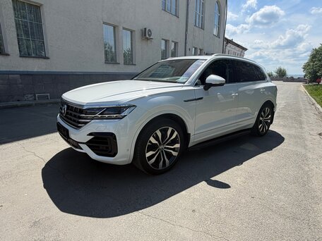 2018 Volkswagen Touareg III, белый, 5200000 рублей, вид 1