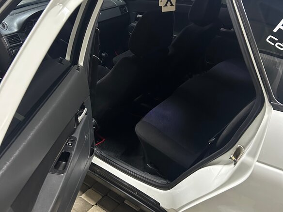 2011 Lada (ВАЗ) Priora I, белый, 430000 рублей - вид 13