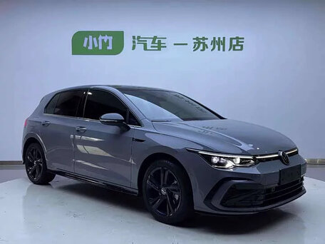 2023 Volkswagen Golf VIII, серый, 1590000 рублей, вид 3
