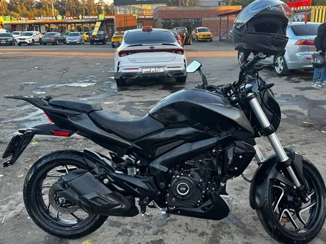 2024 Bajaj Dominar 400, чёрный, 355000 рублей, вид 2