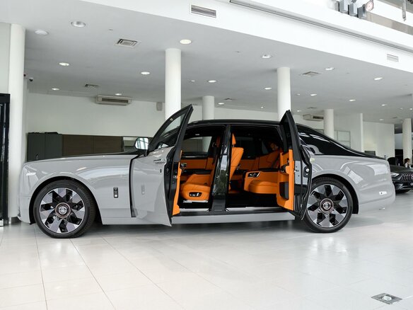 2024 Rolls-Royce Phantom VIII Рестайлинг (Series II), чёрный, 57000000 рублей - вид 3