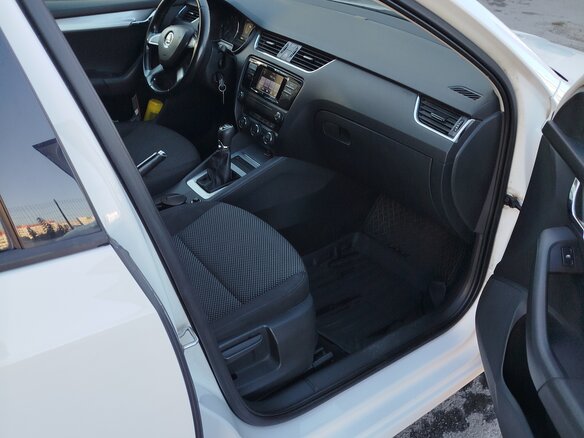 2014 Skoda Octavia III (A7), белый, 1400000 рублей - вид 8