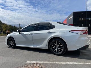 2018 Toyota Camry VIII (XV70), белый, 2109999 рублей, вид 3