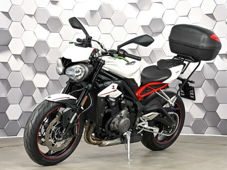 2018 Triumph Street Triple, белый, 577000 рублей, вид 2