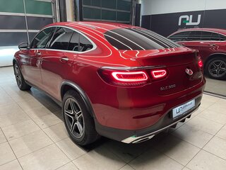 2020 Mercedes-Benz GLC 300 I (X253) Рестайлинг, красный, 4790000 рублей, вид 4