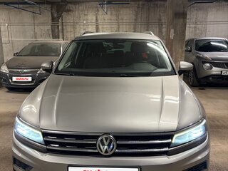 2018 Volkswagen Tiguan II, серебристый, 2500000 рублей, вид 1