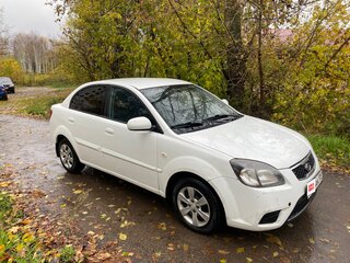 2010 Kia Rio II Рестайлинг, белый, 375000 рублей, вид 3