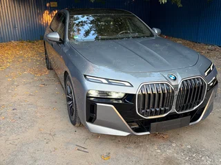 2025 BMW 7 серии 740d xDrive VII (G70), серый, 10900000 рублей, вид 3