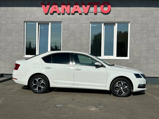2018 Skoda Octavia III (A7) Рестайлинг, белый, 1890000 рублей, вид 4