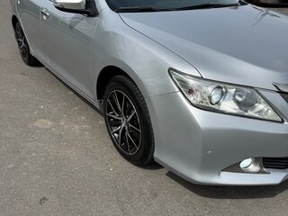 2011 Toyota Camry VII (XV50), серебристый, 1725000 рублей, вид 2