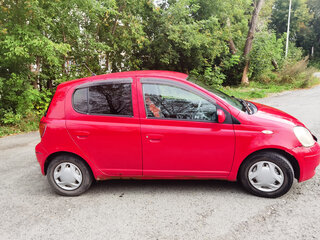2003 Toyota Vitz I (P10), красный, 285000 рублей, вид 4