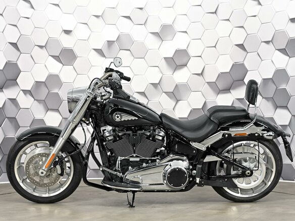 2025 Harley-Davidson Fat Boy, чёрный, 2949000 рублей - вид 3