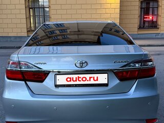 2015 Toyota Camry VII (XV50) Рестайлинг, серебристый, 2000000 рублей, вид 4