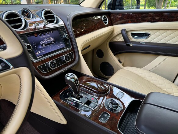 2016 Bentley Bentayga I, коричневый, 8700000 рублей - вид 18