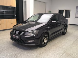 2018 Volkswagen Polo V Рестайлинг, чёрный, 950000 рублей, вид 1