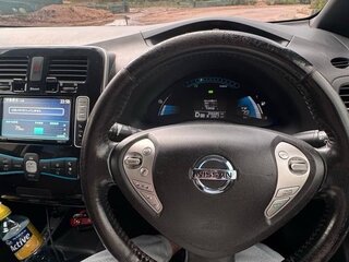 2014 Nissan Leaf (EM57) I (ZE0/AZE0), белый, 850000 рублей, вид 5