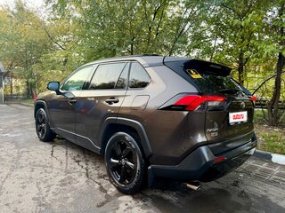 2021 Toyota RAV4 V (XA50), коричневый, 2420000 рублей, вид 2