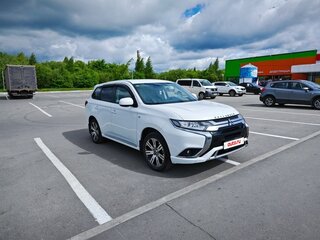 2022 Mitsubishi Outlander III Рестайлинг 3, белый, 2590000 рублей, вид 2