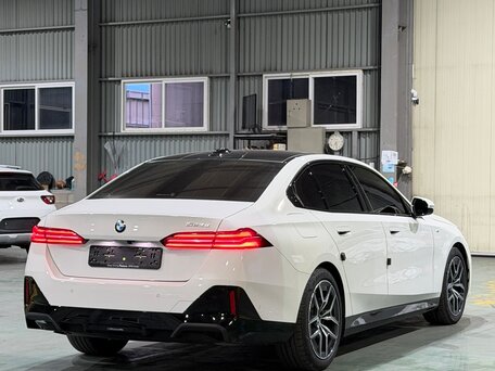 2024 BMW 5 серии 523d VIII (G60/G61/G68), белый, 6750000 рублей, вид 4