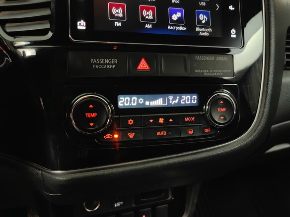 2018 Mitsubishi Outlander III Рестайлинг 2, серебристый, 1848000 рублей - вид 17