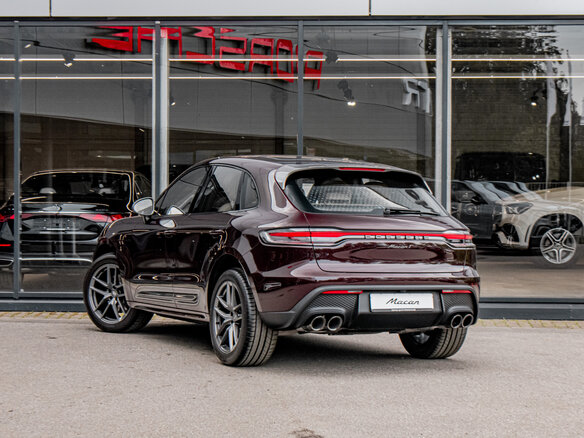 2026 Porsche Macan I Рестайлинг 2, коричневый - вид 4