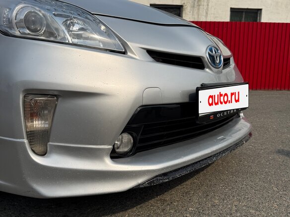 2014 Toyota Prius III Рестайлинг (XW30), серебристый, 1100000 рублей - вид 9