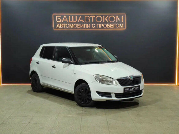 2011 Skoda Fabia II Рестайлинг, белый - вид 2