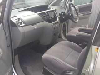 2003 Toyota Voxy I (R60), серебристый, 720000 рублей, вид 4