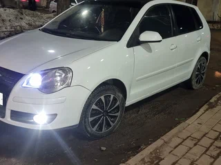 2009 Volkswagen Polo IV Рестайлинг, белый, 470000 рублей, вид 1