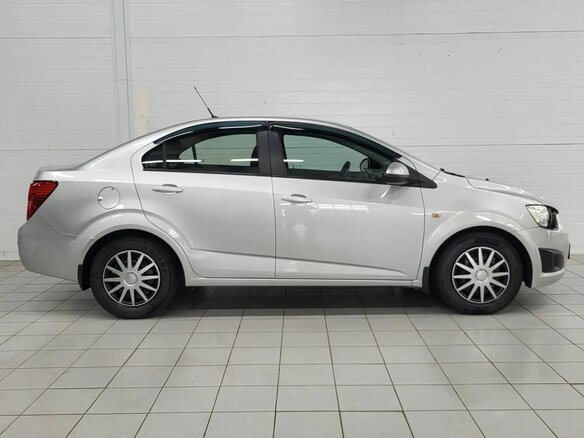 2013 Chevrolet Aveo II, серебристый - вид 3