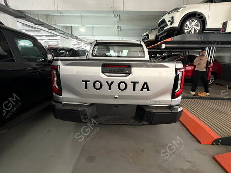 2026 Toyota Hilux IX, серый, 7990000 рублей, вид 3