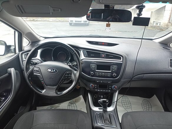 2018 Kia Ceed II Рестайлинг, белый, 1380000 рублей - вид 6