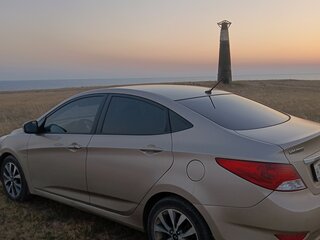 2013 Hyundai Solaris I, бежевый, 955000 рублей, вид 3