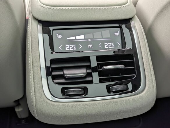 2026 Volvo XC90 B5 II Рестайлинг 2, серый, 10600000 рублей - вид 22
