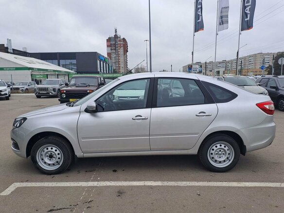 2026 Lada (ВАЗ) Granta I Рестайлинг, серебристый - вид 2