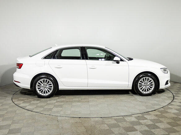 2018 Audi A3 III (8V) Рестайлинг, белый, 1919700 рублей - вид 3