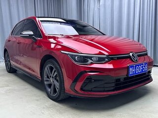 2023 Volkswagen Golf VIII, красный, 1555000 рублей, вид 1