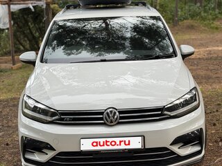 2017 Volkswagen Touran II, белый, 1950000 рублей, вид 1