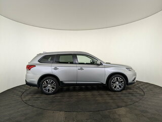 2017 Mitsubishi Outlander III Рестайлинг 2, серебристый, 2150000 рублей, вид 4