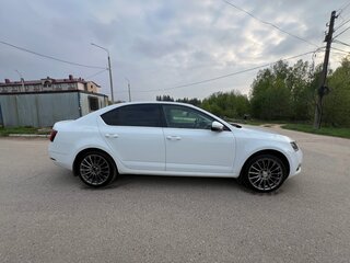 2018 Skoda Octavia III (A7) Рестайлинг, белый, 1770000 рублей, вид 4